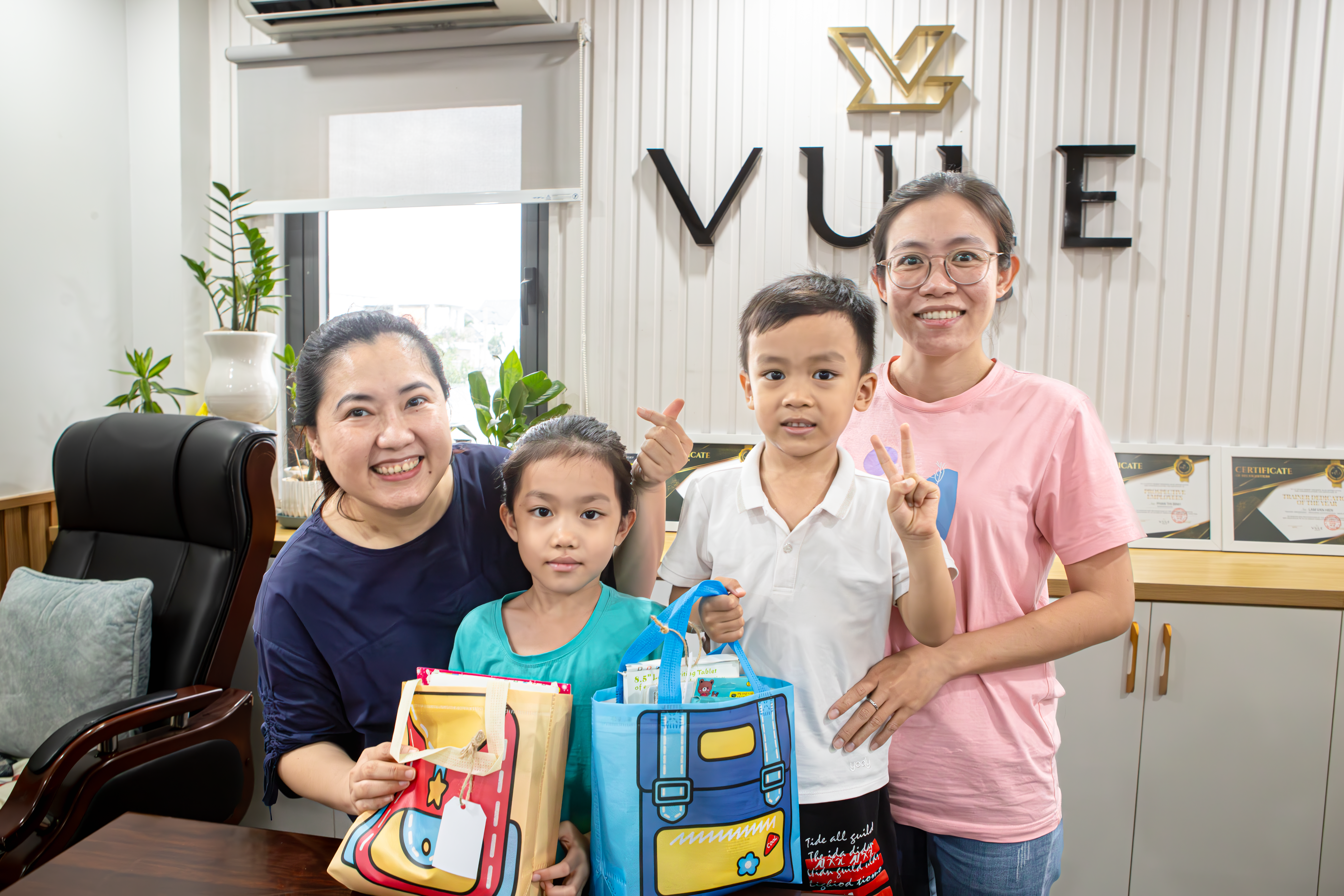 Công đoàn Vũ Lê Group tặng quà 1/6 cho con em cán bộ nhân viên – Lan tỏa yêu thương, vun đắp tương lai